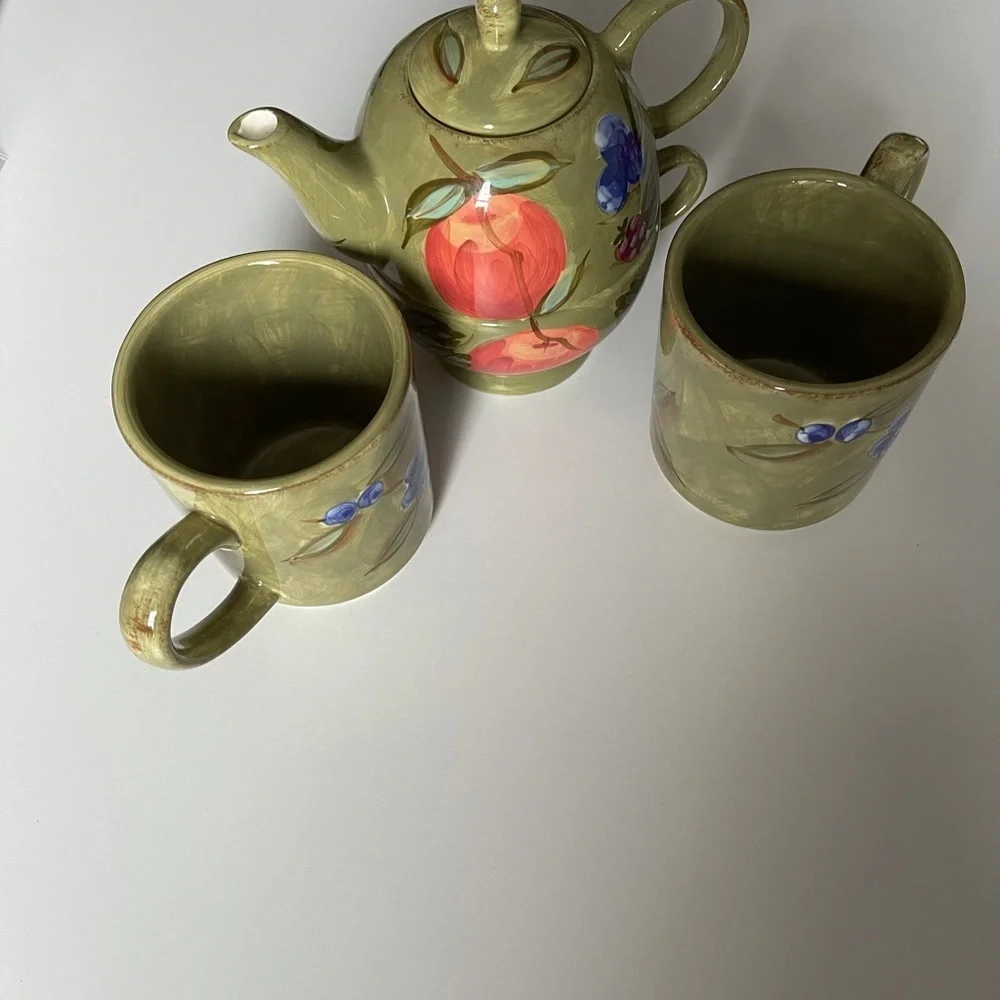 Mesa International Tea Pot and Cups
